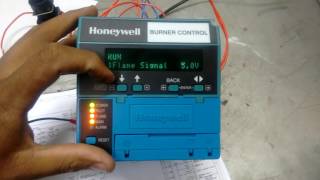 Honeywell série 7800  RM 7890 [upl. by Dennison]